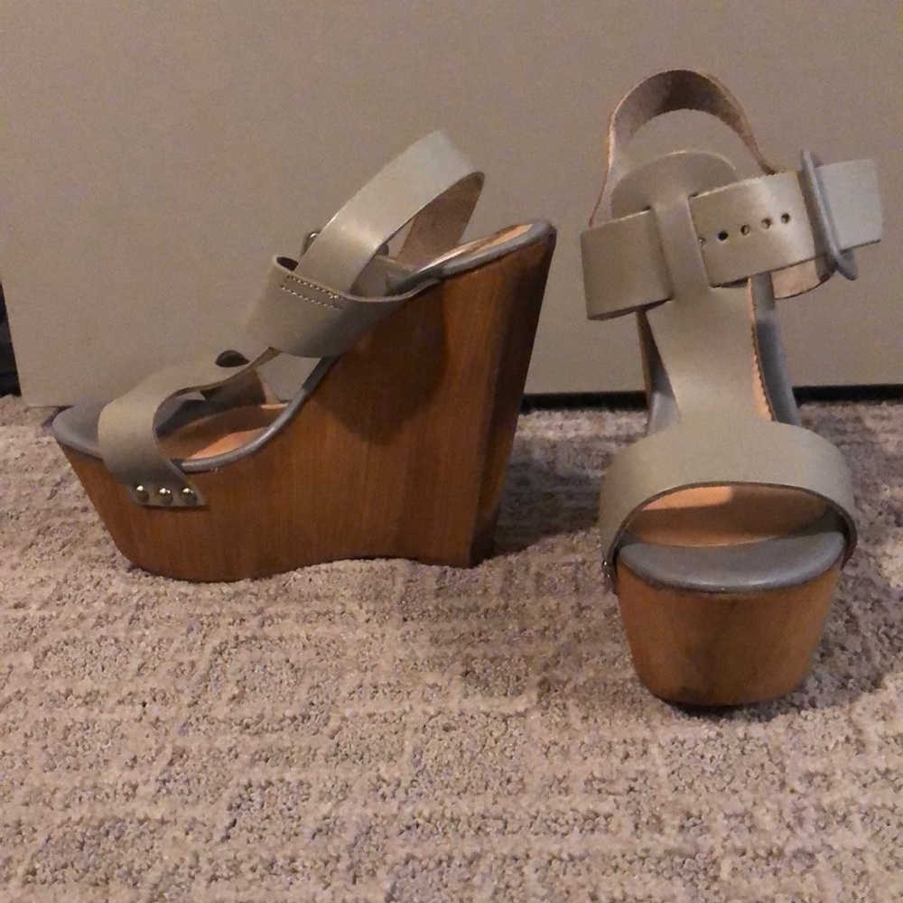 Brand New Steve Madden Strappy Wedges